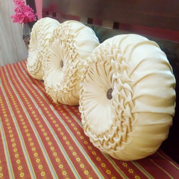 Round Golden smocking cushion