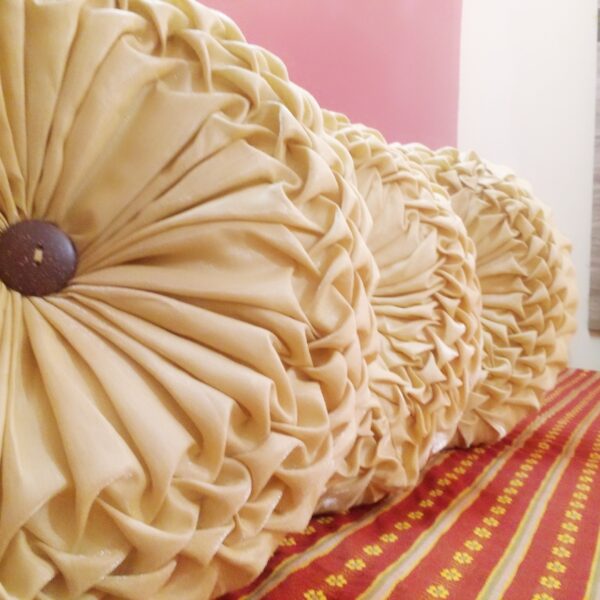 Round Golden smocking cushion