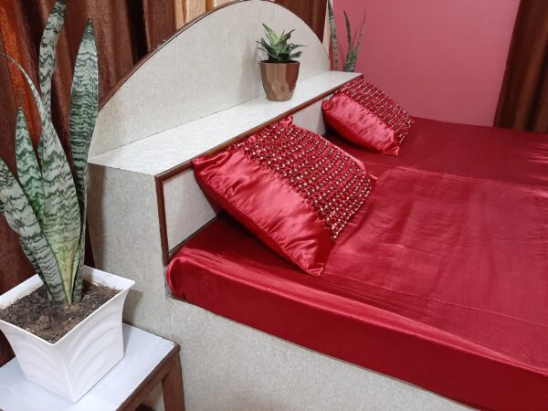 KALARAGINI Maroon Satin Classic King Size Double Bedsheet