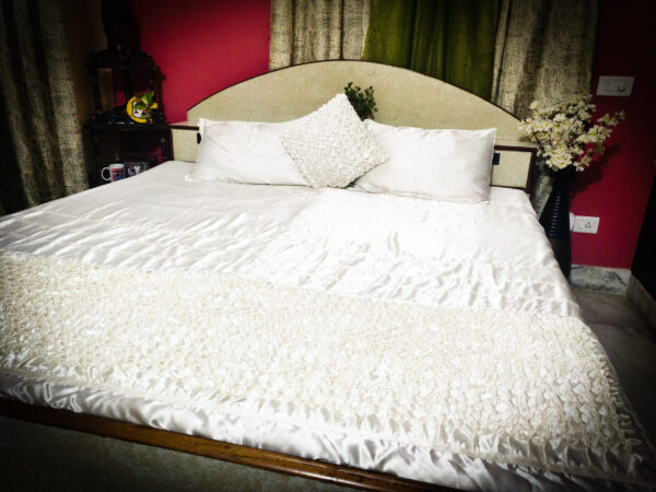 KALARAGINI White Satin Classic King Size Double Bedsheet